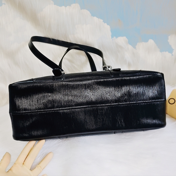 🔥😍 Like New- Beautiful Condition 🔥 😍 Authentic Louis Vuitton Bag Epi Black - Picture 3 of 16